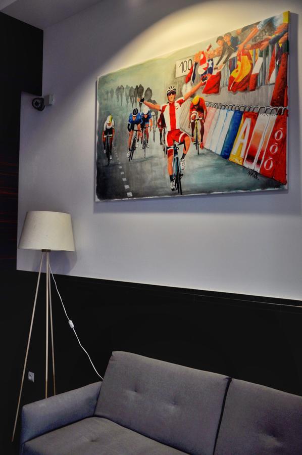 Hotel Klondaik Corner Варка Екстериор снимка