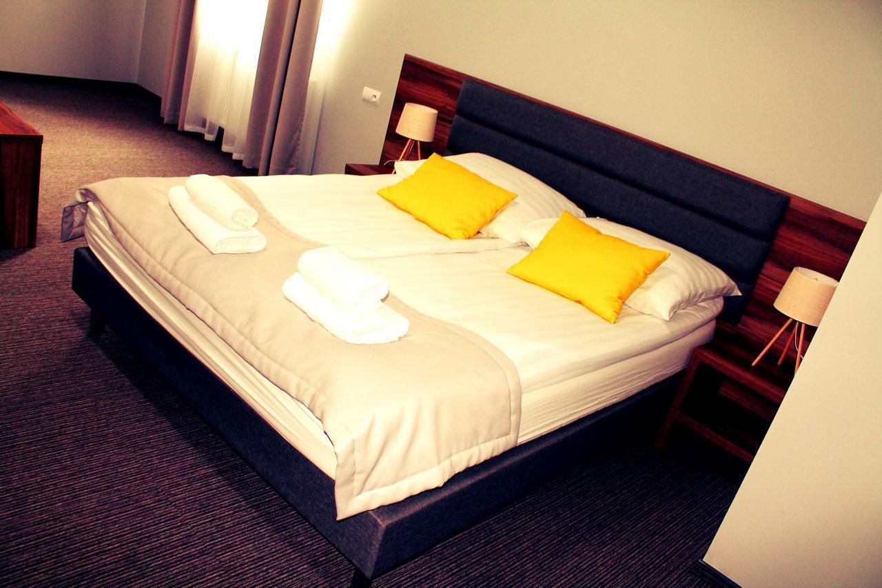 Hotel Klondaik Corner Варка Екстериор снимка
