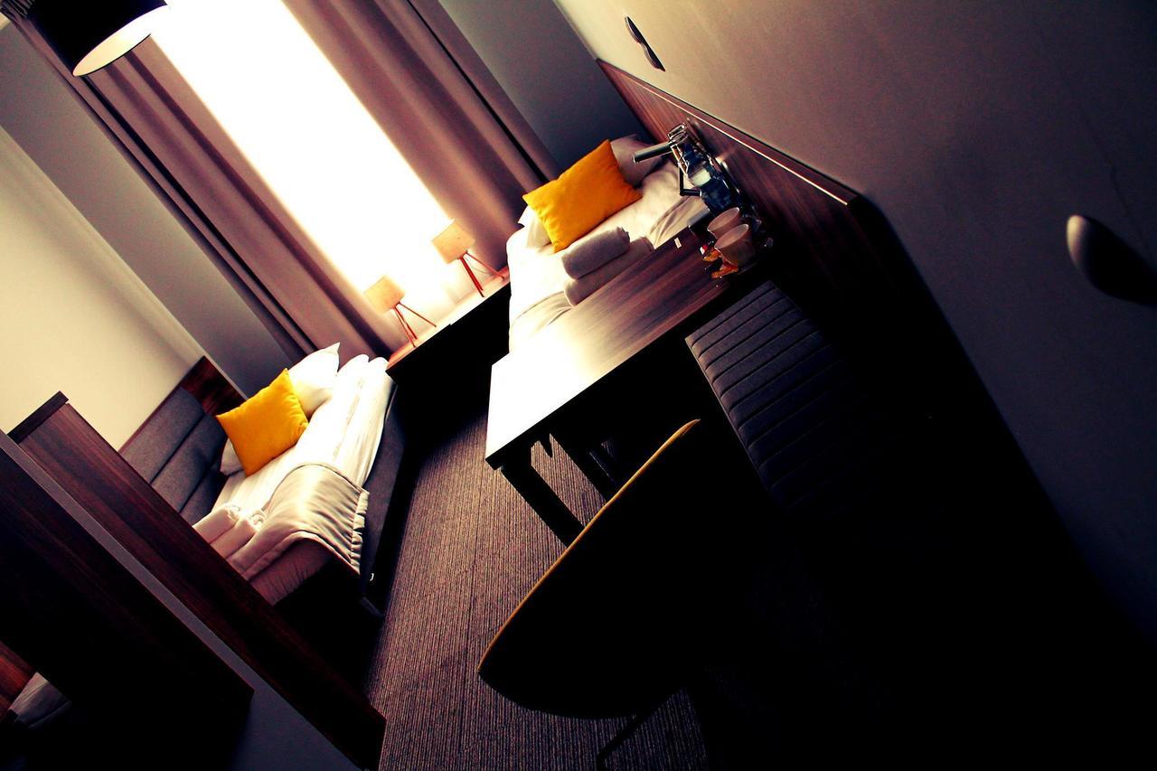 Hotel Klondaik Corner Варка Екстериор снимка